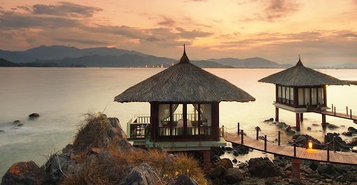 Vinpearl Luxury Nha Trang bao gồm nghỉ dưỡng, chăm sóc sức khỏe, vui chơi, ẩm thực, giải trí.